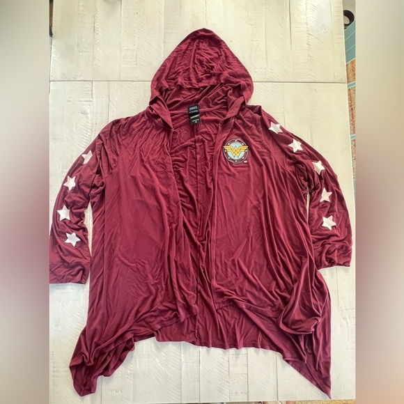 Torrid DC Comics Wonder Woman Drape Hooded Cardigan - Burgundy size 6X Plus - Picture 5 of 8